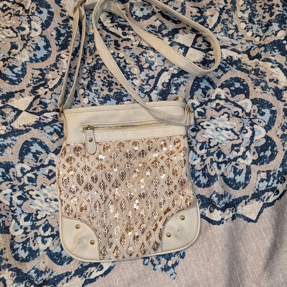 Purses - Picture 4 of 4
